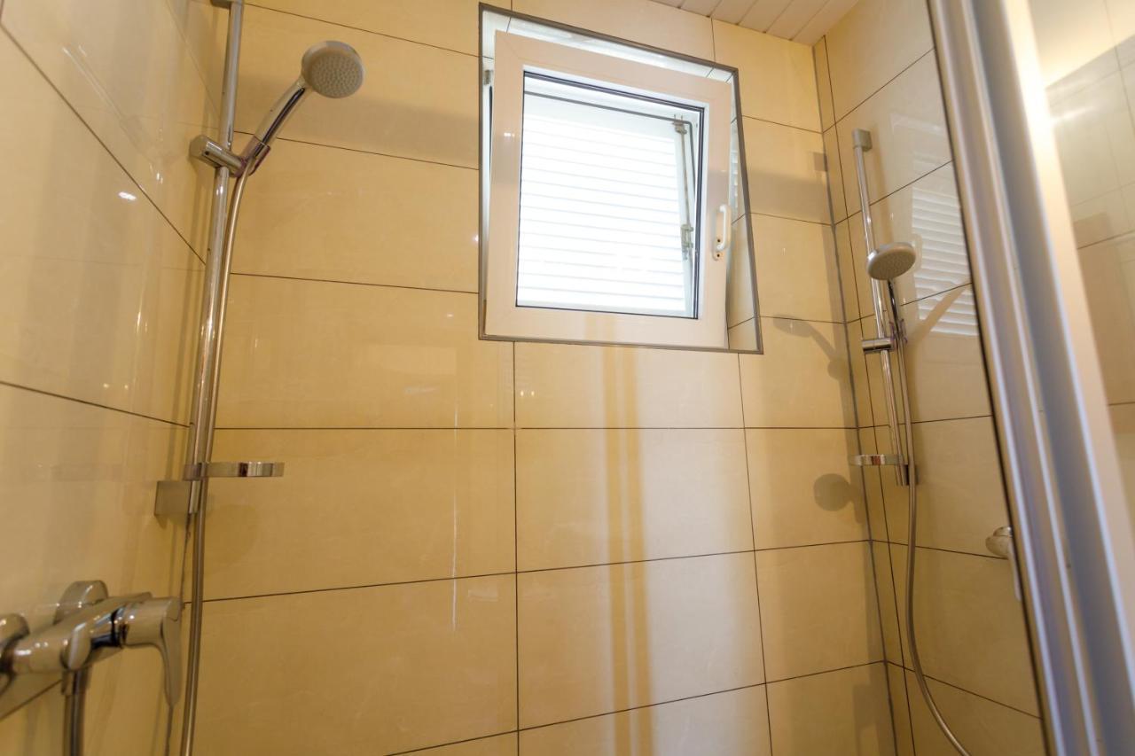 Apartments Lacic Krk Town Exterior foto