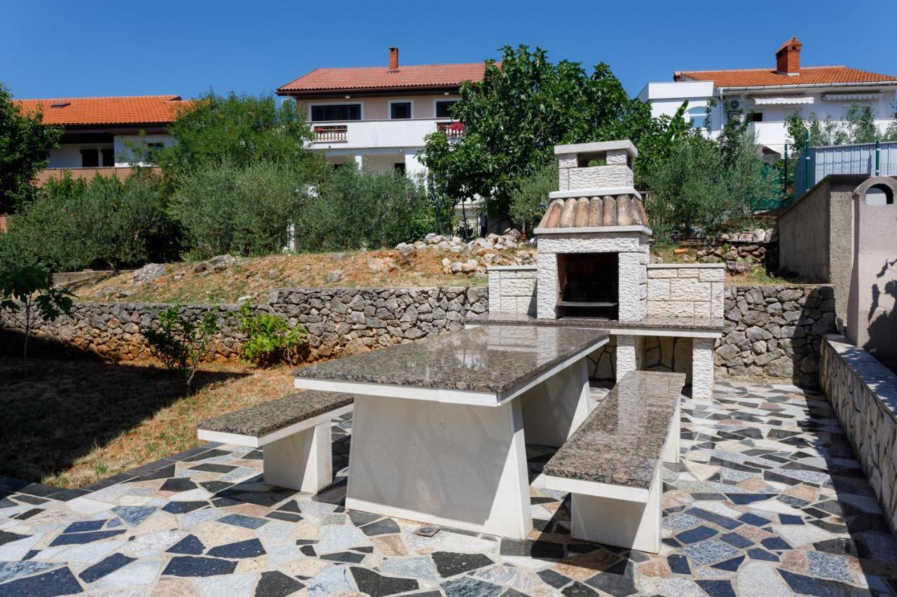 Apartments Lacic Krk Town Exterior foto
