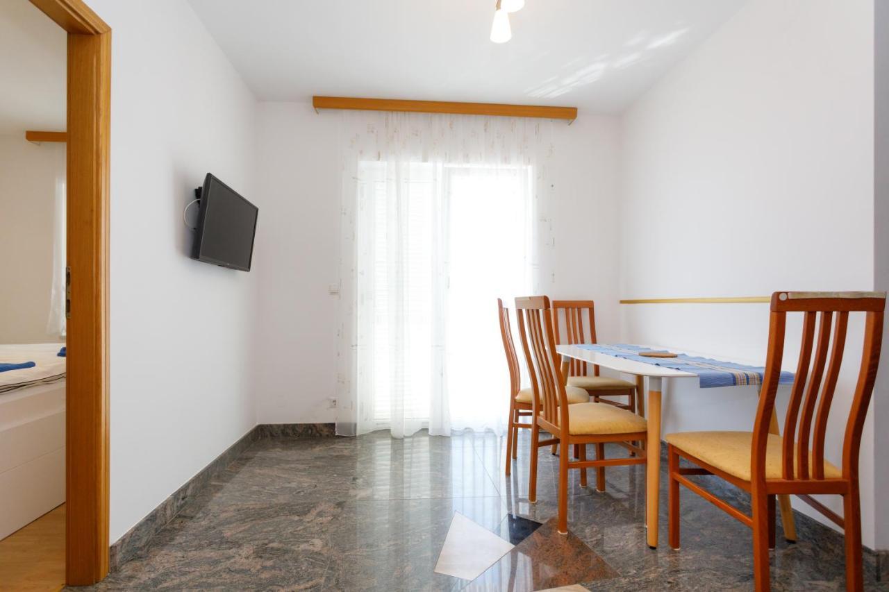 Apartments Lacic Krk Town Exterior foto
