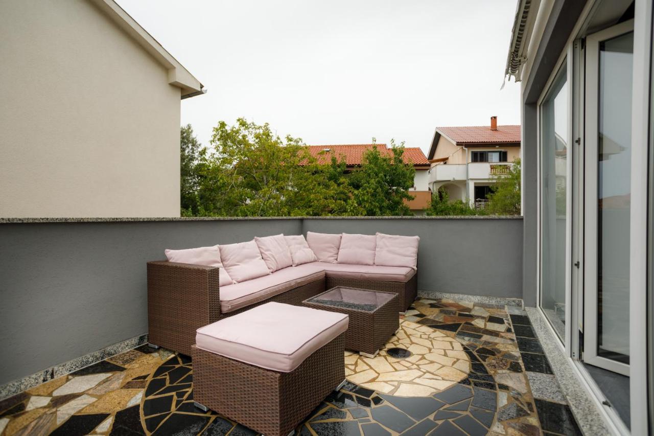 Apartments Lacic Krk Town Exterior foto